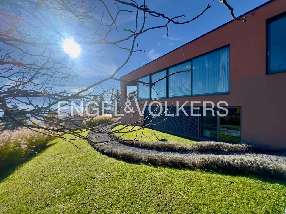 Elegant design villa with privacy and breathtaking panorama – photo 12 of 12