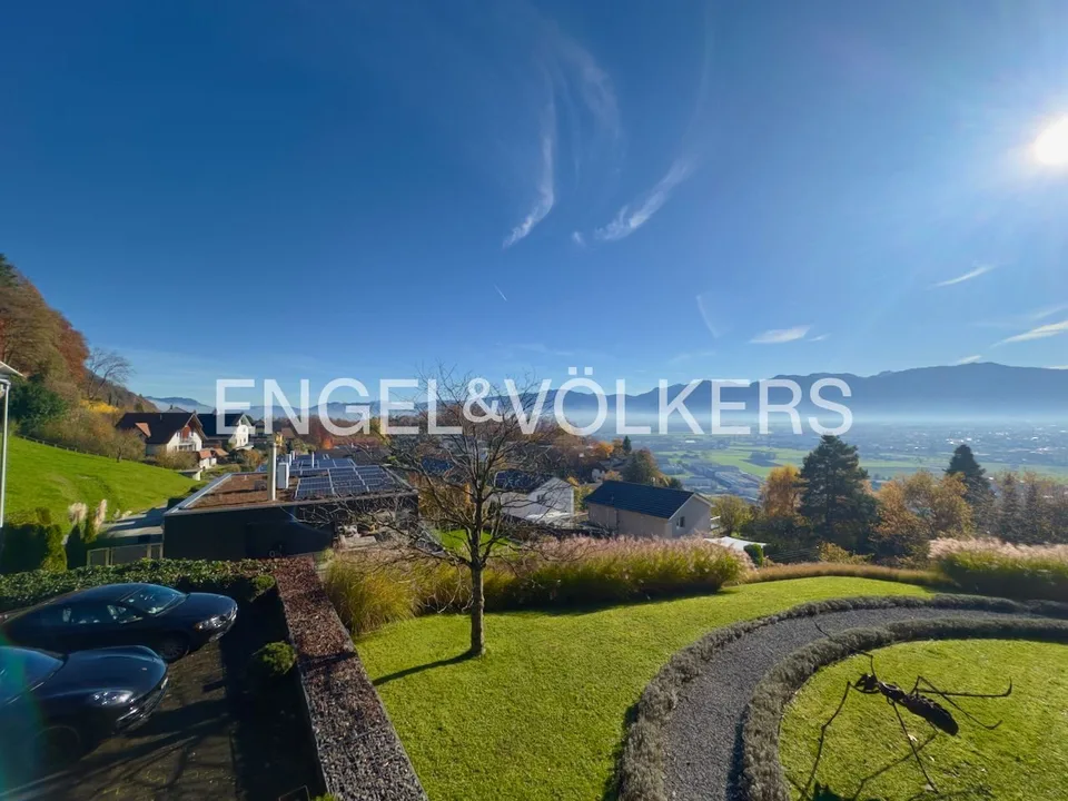 Elegant design villa with privacy and breathtaking panorama – photo 11 of 12