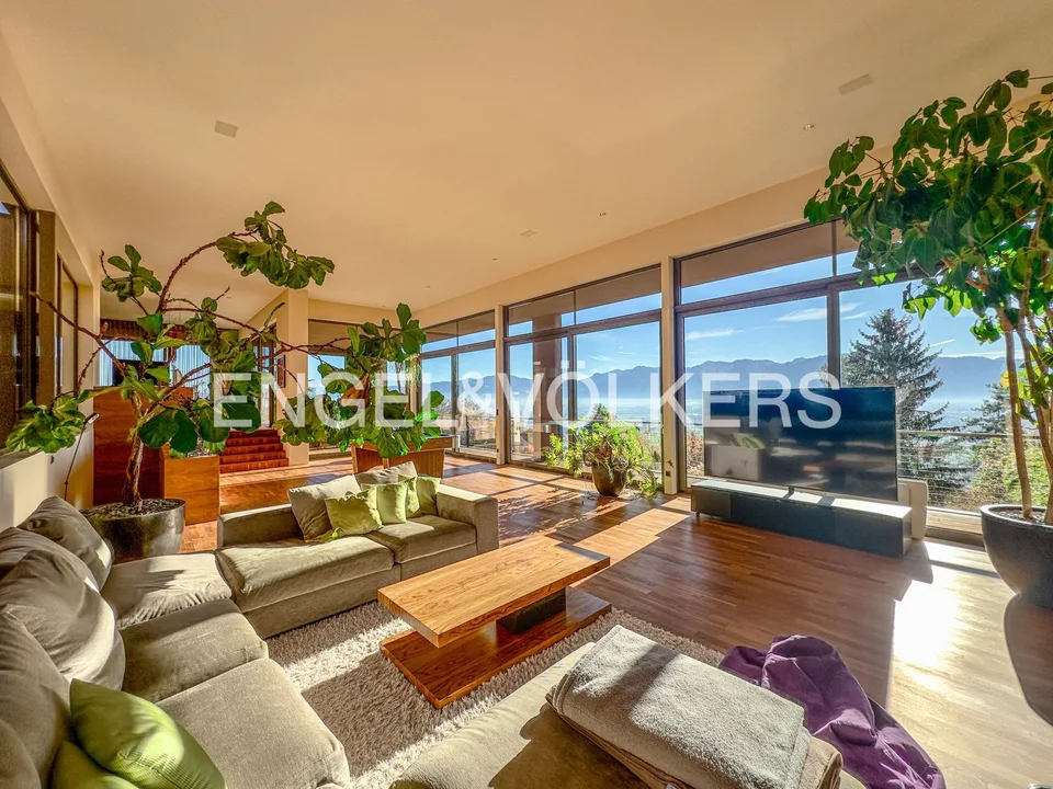 Elegant design villa with privacy and breathtaking panorama – photo 8 of 12