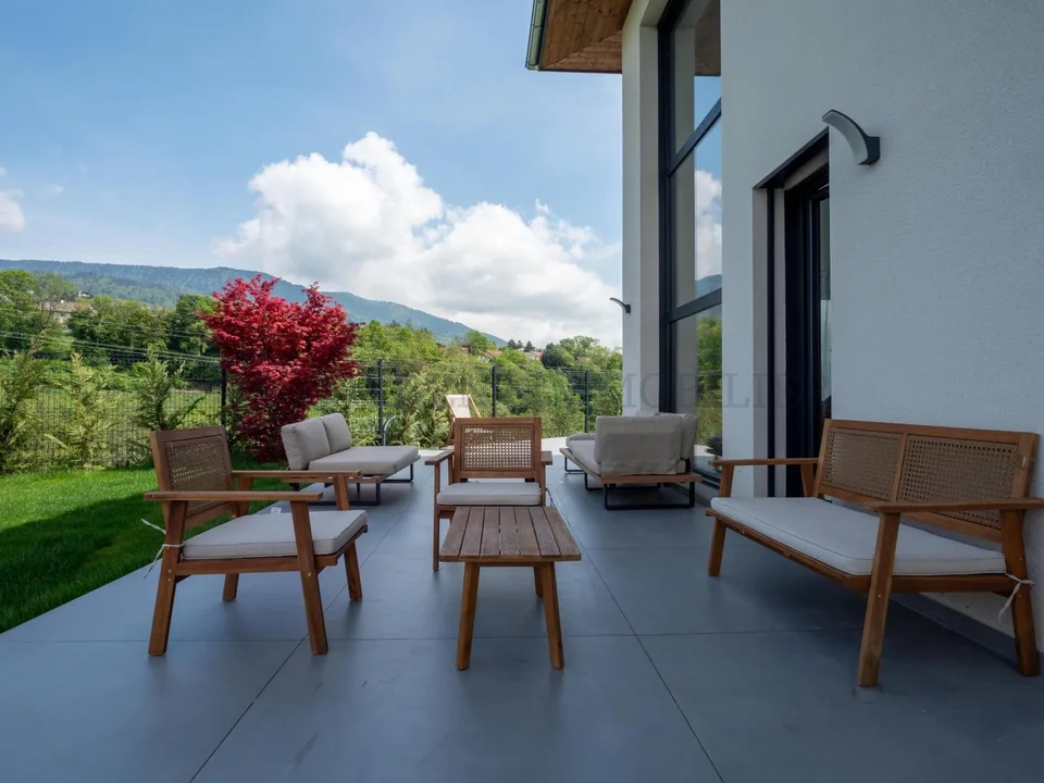 Belle villa récente individuelle de 4 chambres