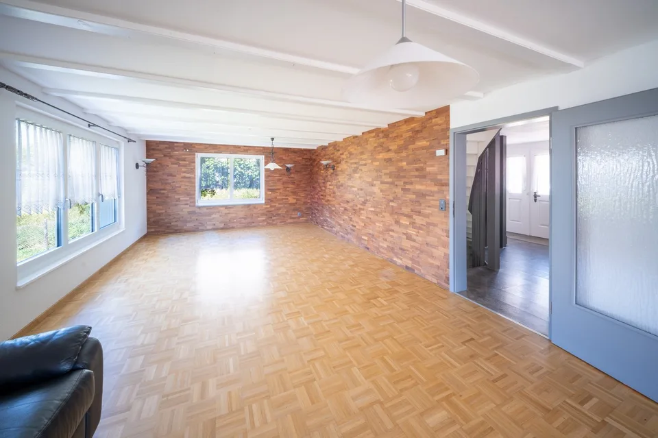 Grosszügiges Einfamilienhaus mit viel Umschwung und weitläufigem Garten – Foto 6 von 14