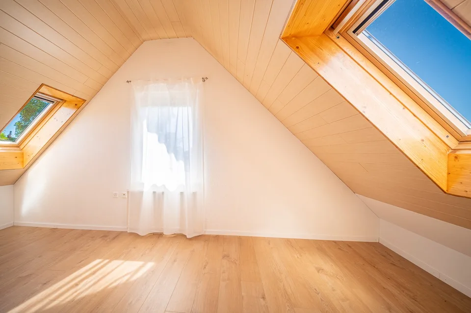 Grosszügiges Einfamilienhaus mit viel Umschwung und weitläufigem Garten – Foto 13 von 14