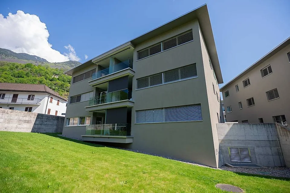 Vendiamo a Monte Carasso bel 4.5 locali nel verde