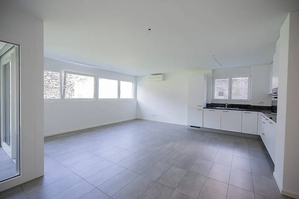 Wir verkaufen in Monte Carasso eine schöne 4.5-Zimmer-Wohnung im Grünen – Foto 6 von 13