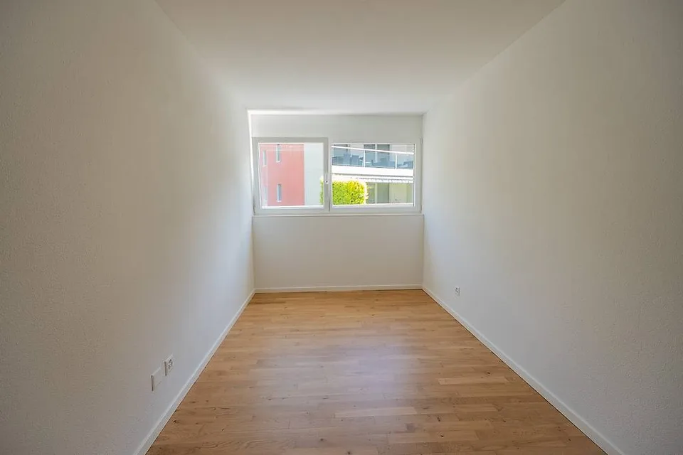 Wir verkaufen in Monte Carasso eine schöne 4.5-Zimmer-Wohnung im Grünen – Foto 9 von 13