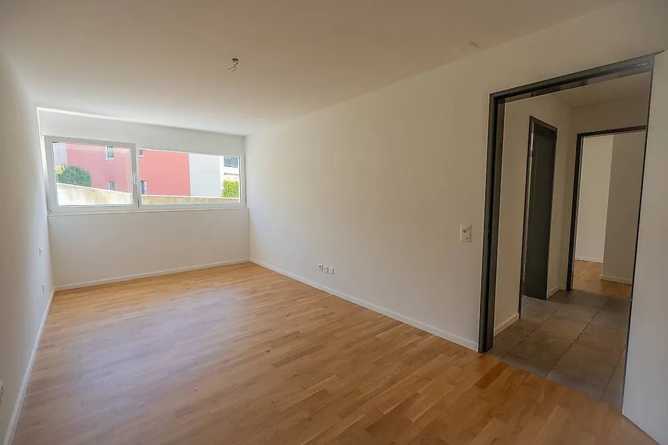 Wir verkaufen in Monte Carasso eine schöne 4.5-Zimmer-Wohnung im Grünen – Foto 7 von 13