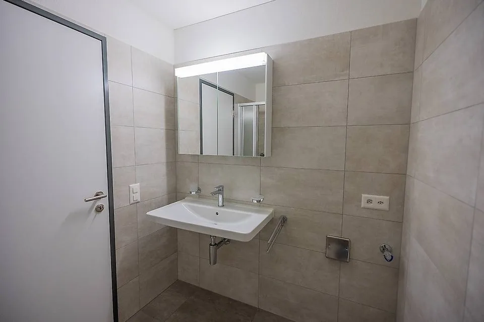 Wir verkaufen in Monte Carasso eine schöne 4.5-Zimmer-Wohnung im Grünen – Foto 11 von 13