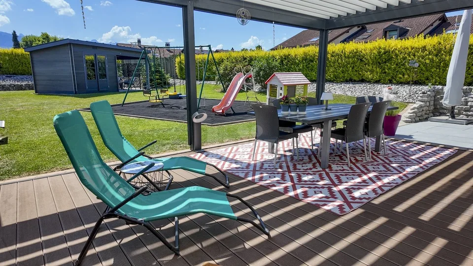 Bezauberndes Reihenhaus mit Zugang zu einem privaten Swimmingpool