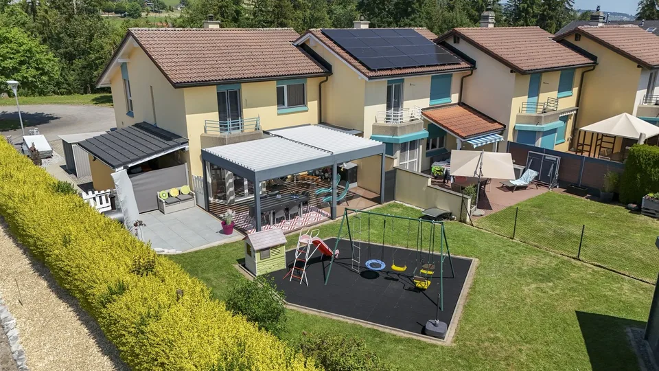 Ravissante maison mitoyenne avec accès à une piscine privée