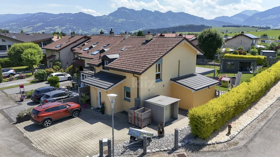 Bezauberndes Reihenhaus mit Zugang zu einem privaten Swimmingpool
