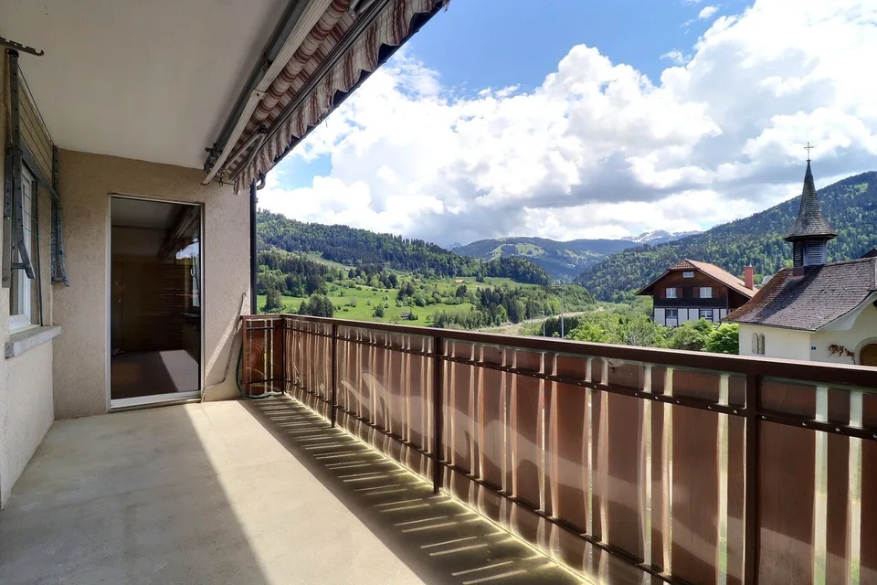 Charmante 4.5-Zimmer-Wohnung mit Balkon und Garage