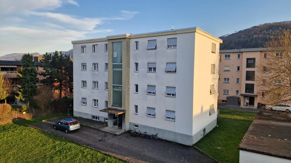 Insieme di due edifici residenziali con 16 appartamenti a Bassecourt