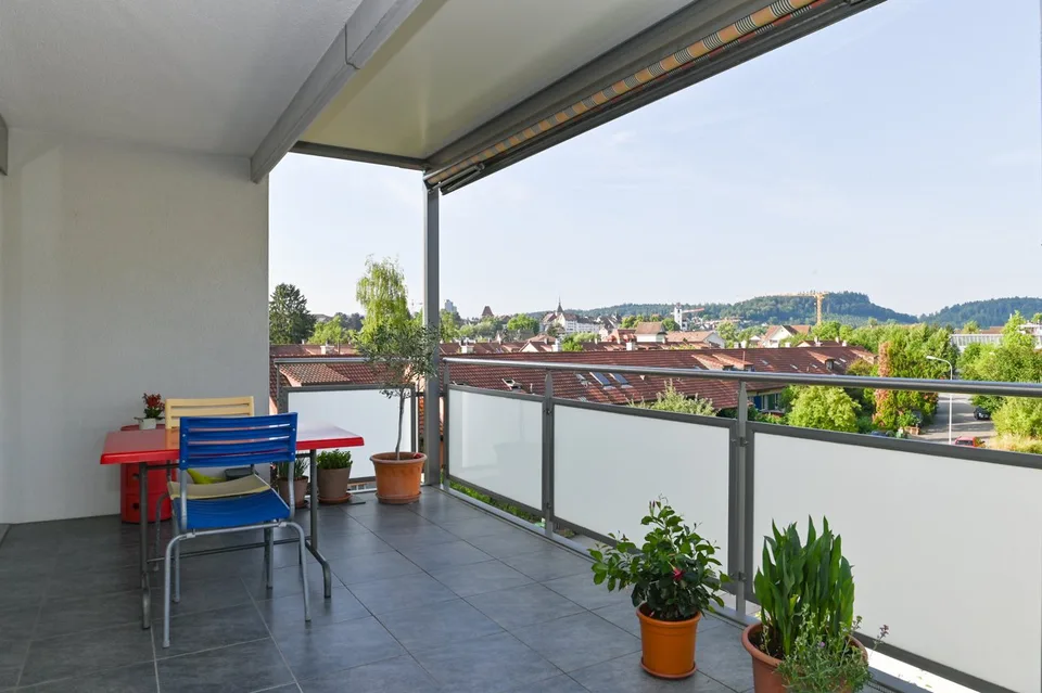 Gepflegt & hell | Blick auf die Altstadt von Aarau | offener Grundriss