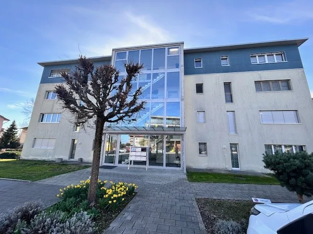 Appartement en attique de 4,5 pièces ensoleillé avec place de parking