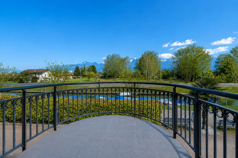 Villa triplex sul lago di Ginevra nella Marina du Bouveret – foto 13 di 13