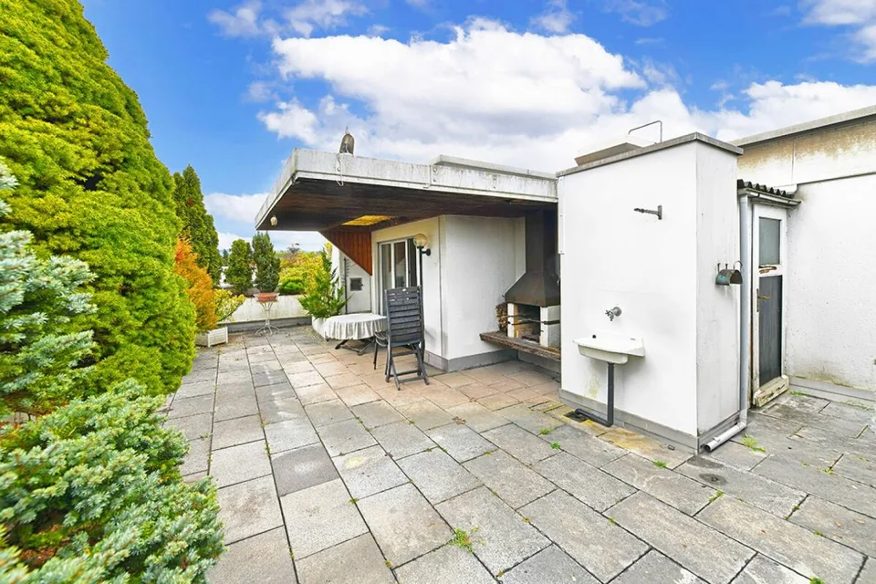 Appartamento in attico di 4,5 locali in una zona tranquilla con vista lontana
