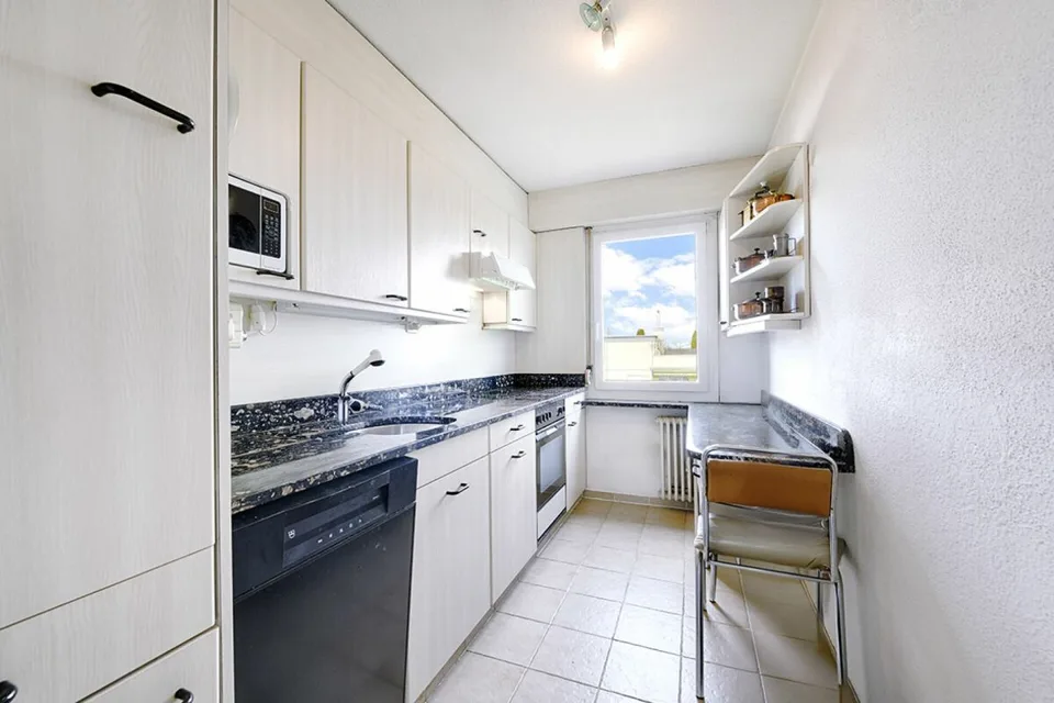 Appartamento in attico di 4,5 locali in una zona tranquilla con vista lontana