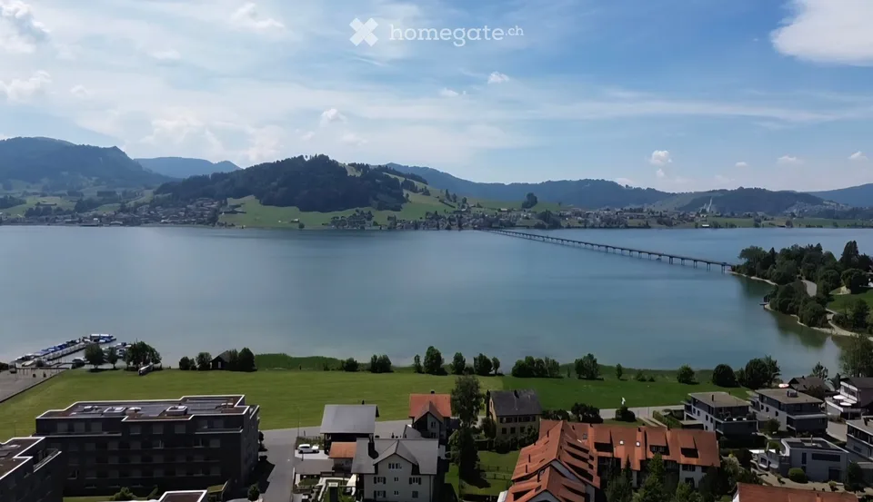 Charmante 4.5-Zimmer-Maisonette-Wohnung mit Gallerie und seitlichem Seeblick in Willerzell