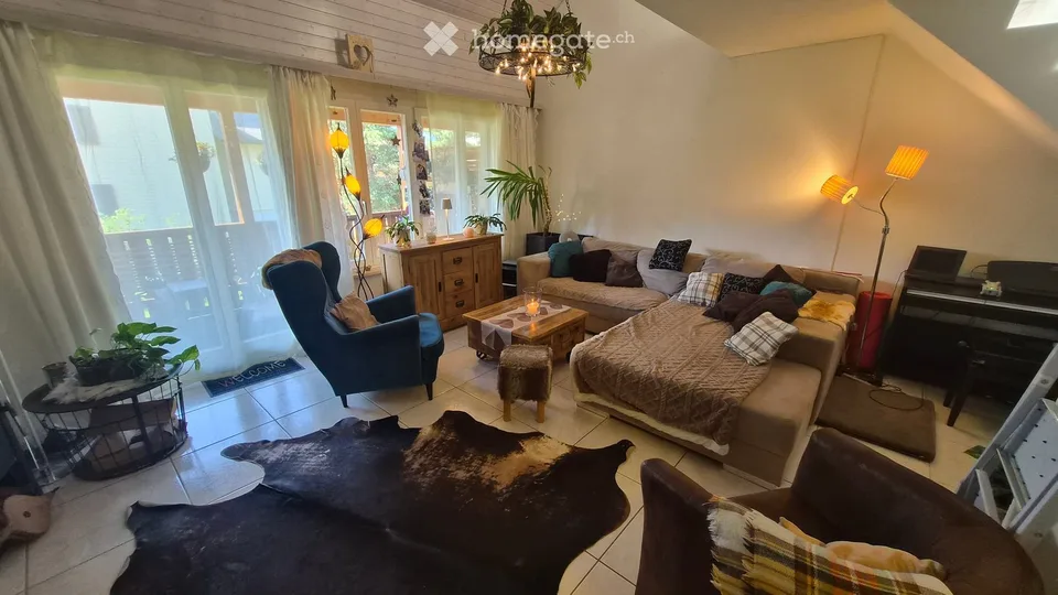 Charmante 4.5-Zimmer-Maisonette-Wohnung mit Gallerie und seitlichem Seeblick in Willerzell