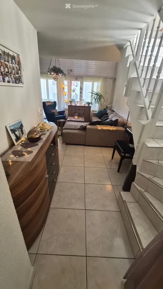 Charmante 4.5-Zimmer-Maisonette-Wohnung mit Gallerie und seitlichem Seeblick in Willerzell