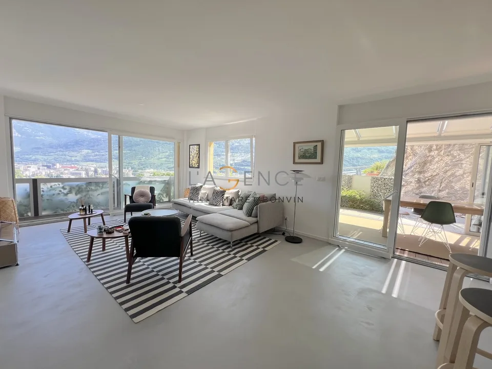 Appartamento 3,5 locali con veranda e vista sui castelli - Gravelone