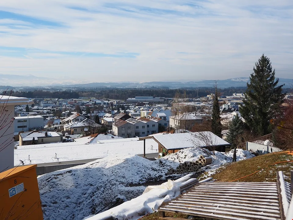 HINWIL NORD - INTERESSANTE MAISONETTE WOHNUNG - 2.5 ZIMMER