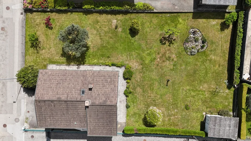 NOVAZZANO EINFAMILIENHAUS MIT GROßEM BAUGRUND