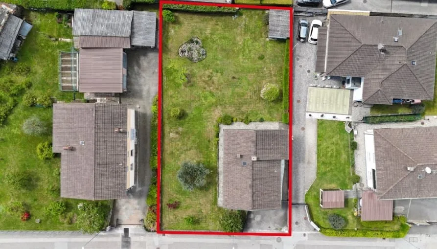 NOVAZZANO EINFAMILIENHAUS MIT GROßEM BAUGRUND