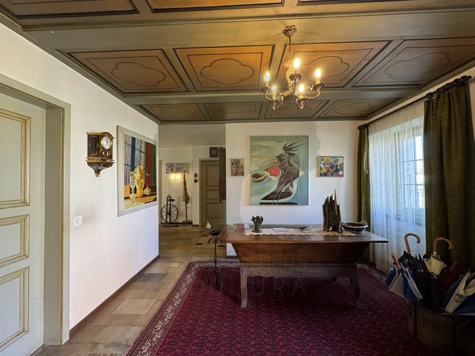 Charaktervolles Haus mit umgebbarer Scheune in Alle