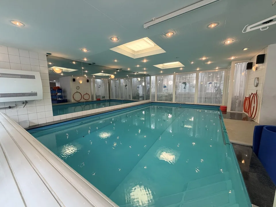PRAXIS mit HALLENSCHWIMMBAD in Aegerten