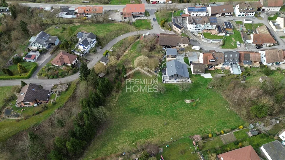 Ampio terreno edificabile con potenziale di sviluppo