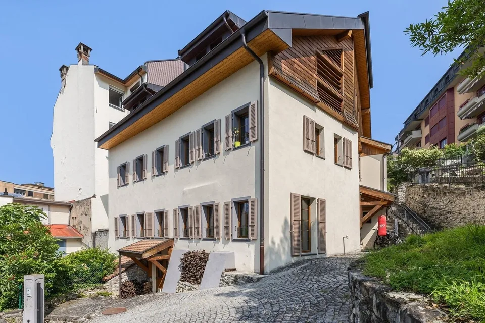 Villa unique dans son style avec espaces, grands volumes et vue lac