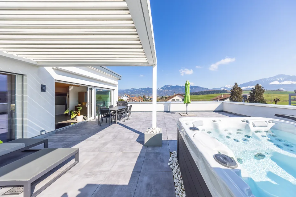 Dachgeschoss-Duplex mit splendider Terrasse