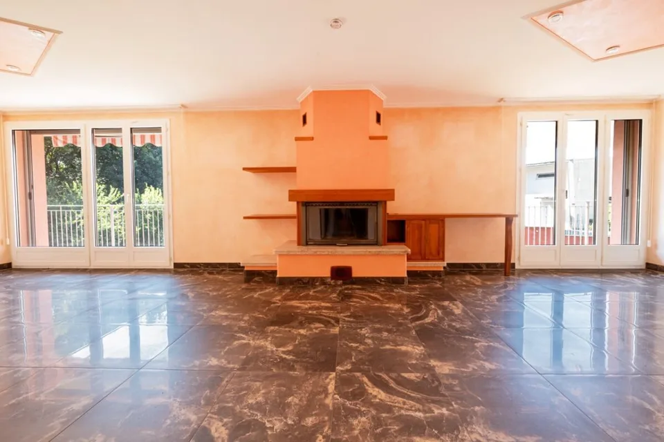 Renovierungsbedürftiges Haus mit Garten und Pool – Foto 6 von 14
