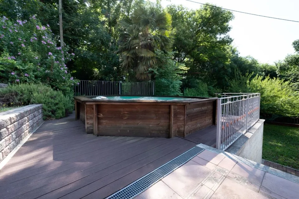 Renovierungsbedürftiges Haus mit Garten und Pool – Foto 8 von 14