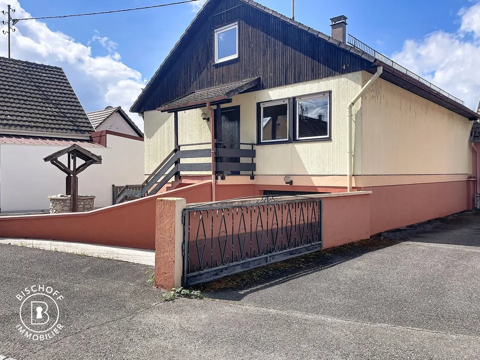Charmantes Haus, das renovierungsbedürftig ist – sofort verfügbar