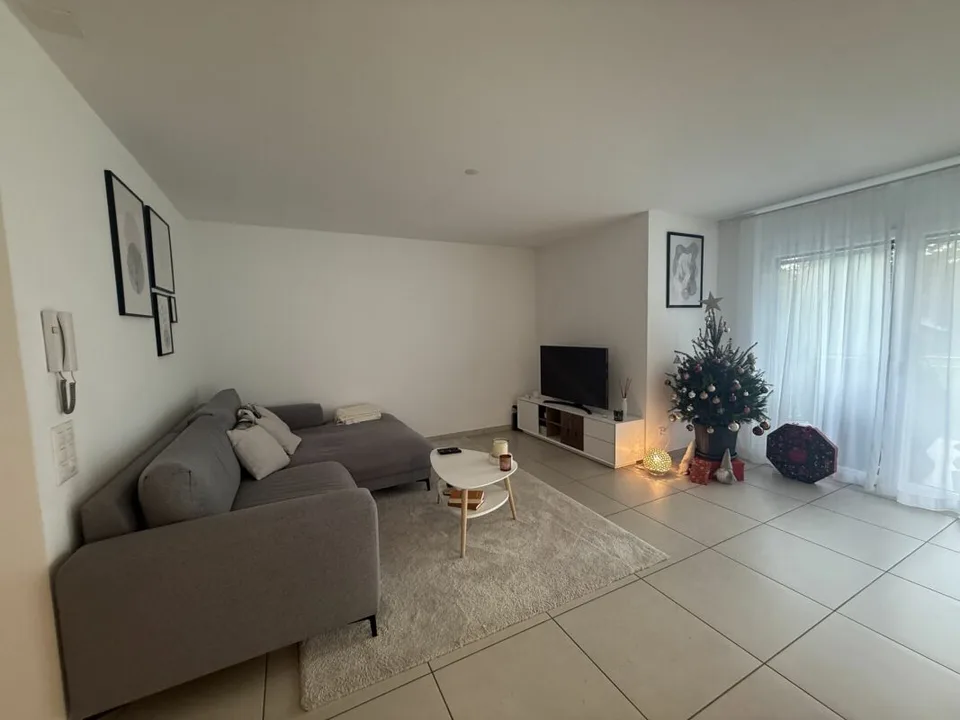 Maison mitoyenne spacieuse avec jardin ensoleillé - Gorduno