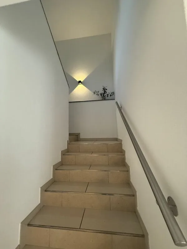 Maison mitoyenne spacieuse avec jardin ensoleillé - Gorduno
