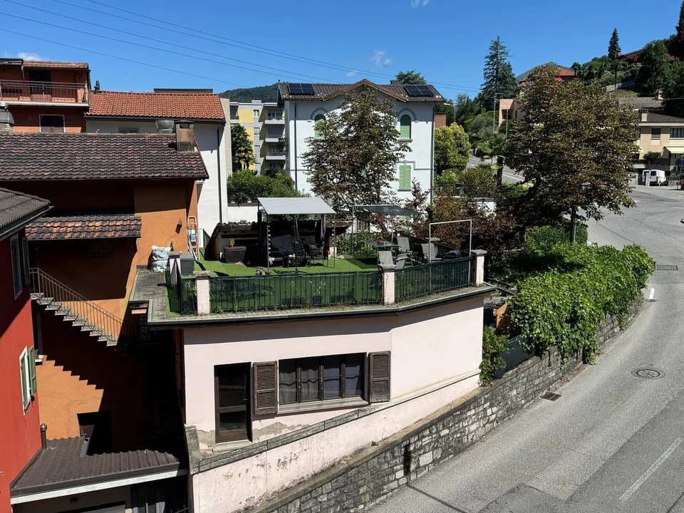 Viganello: Casa bifamiliare con giardino e terrazza, ideale investimento
