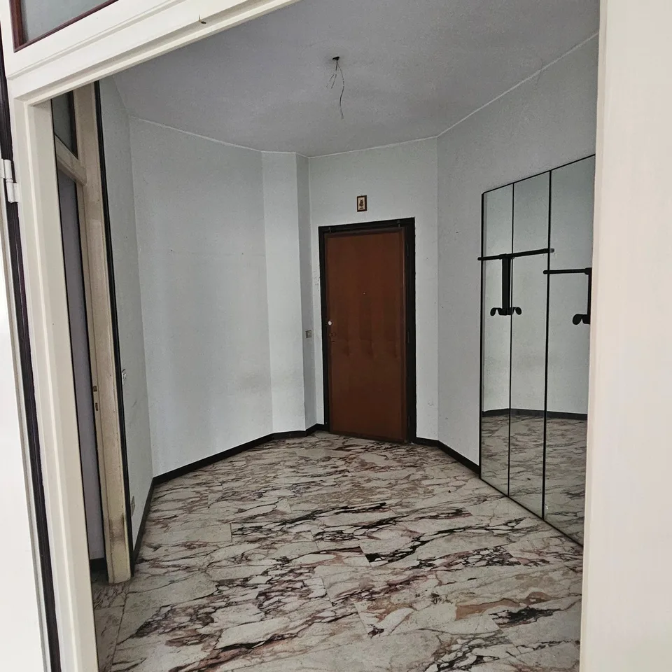 Appartement spacieux de 4.5 pièces à vendre à Varese – Via Felice Orrigoni 2