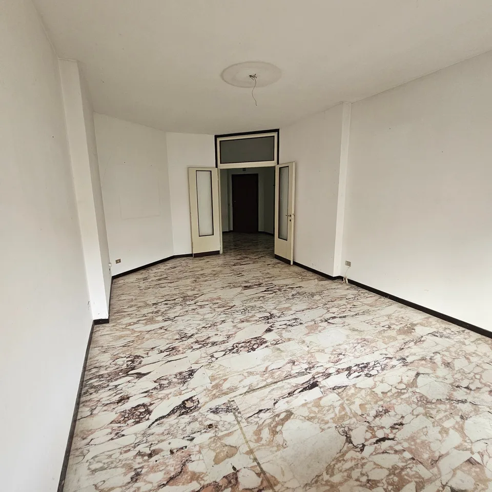 Appartement spacieux de 4.5 pièces à vendre à Varese – Via Felice Orrigoni 2