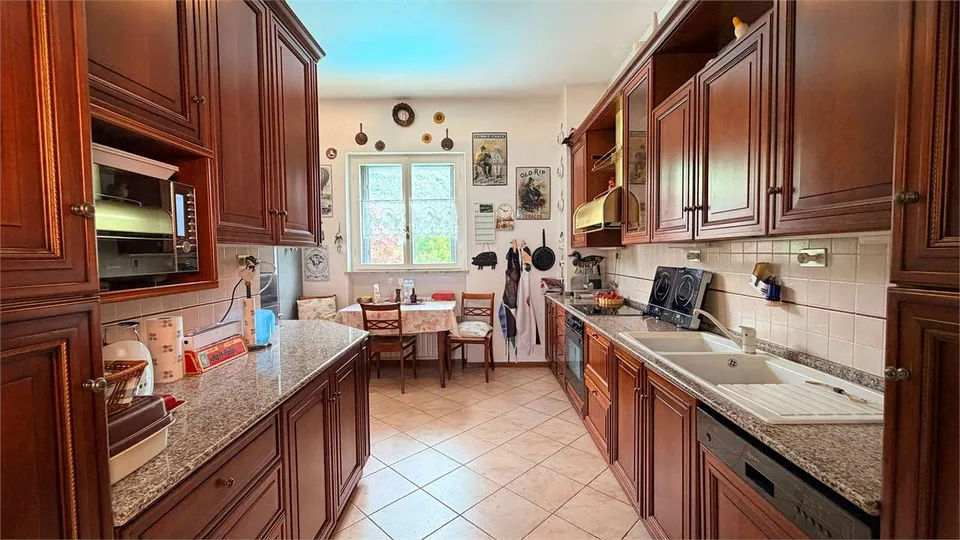 Esclusiva villa con splendida vista lago, piscina e assoluta privacy a – foto 7 di 13