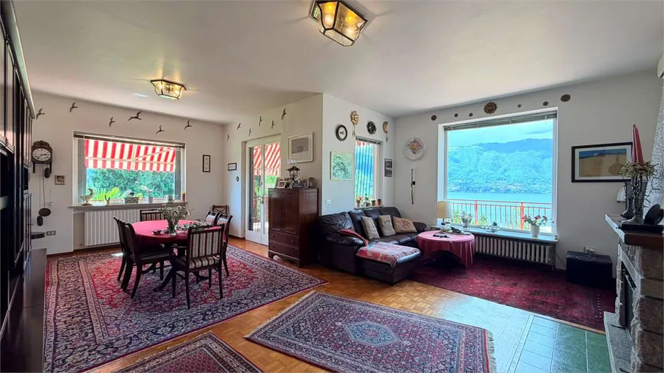Villa exclusive avec vue lac splendide, piscine et absolue intimité