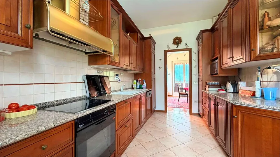 Esclusiva villa con splendida vista lago, piscina e assoluta privacy a – foto 6 di 13