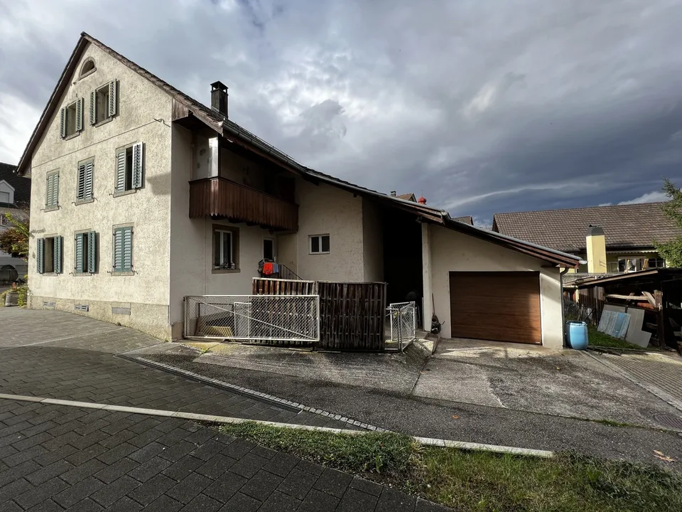 Baulandparzelle mitten im Dorf