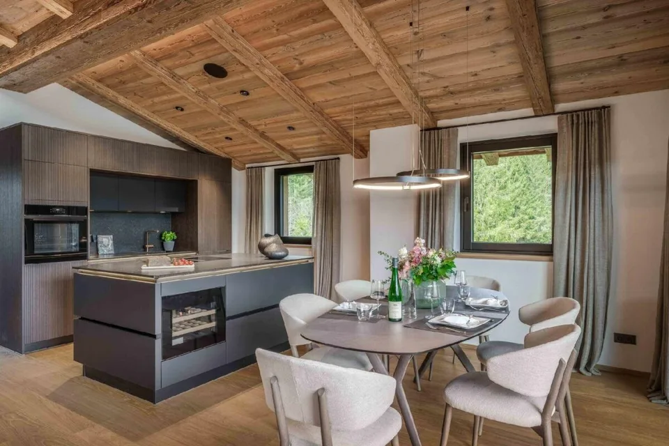 Où les Alpes murmurent et le luxe persiste