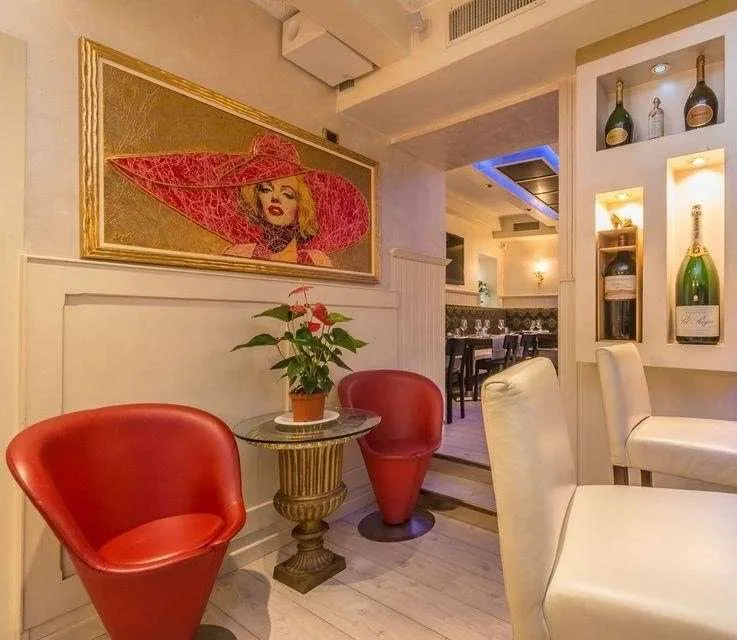 Großes Restaurant zum Verkauf, nur zwei Schritte vom See entfernt