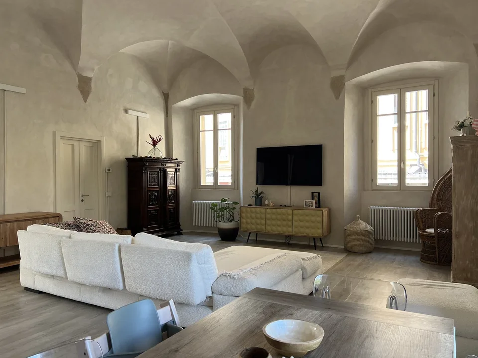 Appartement de luxe dans un palazzo complètement rénové au centre avec piscine, dans un emplacement calme et ensoleillé