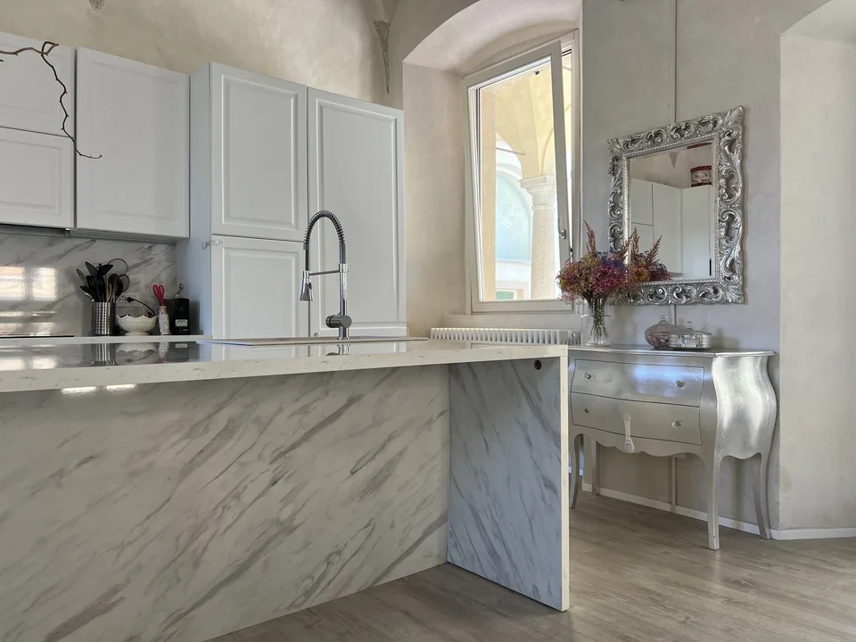 Luxus-Wohnung im komplett sanierten Palazzo im Zentrum mit Pool, in ruhiger und sonniger Lage – Foto 6 von 19