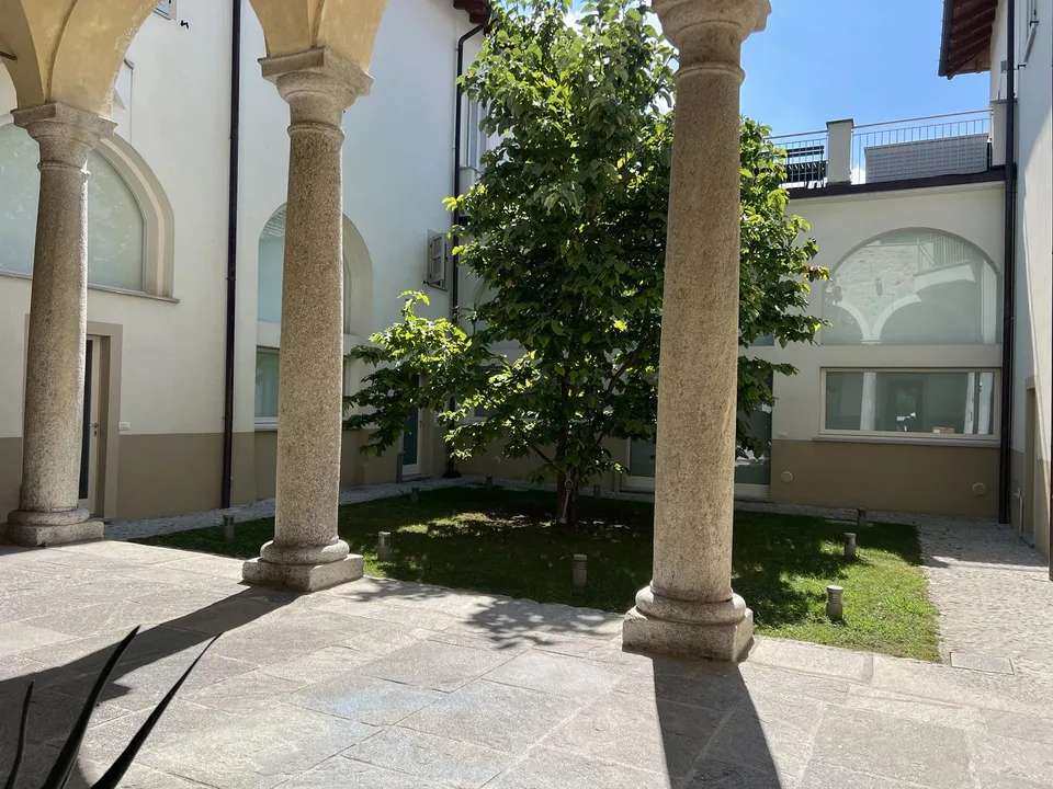 Luxus-Wohnung im komplett sanierten Palazzo im Zentrum mit Pool, in ruhiger und sonniger Lage – Foto 17 von 19
